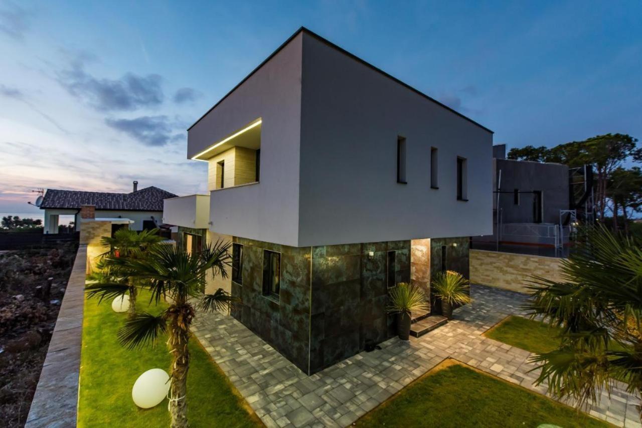Villa Lisa By Belmont Realty